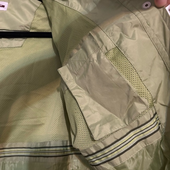 Women’s Green Raincoat/Windbreaker - Picture 3 of 5